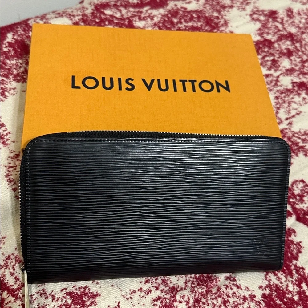 Louis Vuitton Black Epi Zippy Wallet Organizer